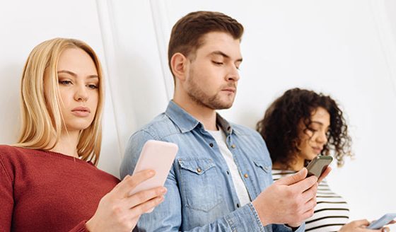 Why_Digital_Boundaries_Are_Important_For_Relationshi_697x328
