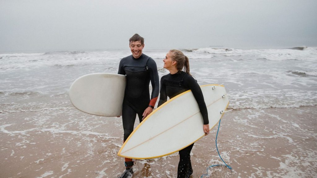 Surfing with friends